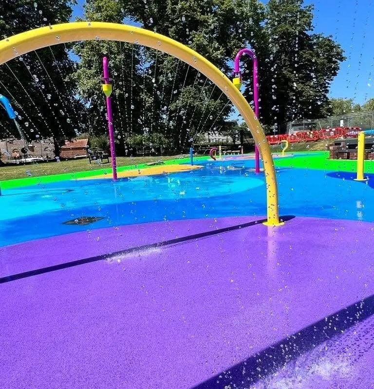 Wallingford Riverside Splash Park and outdoor pool