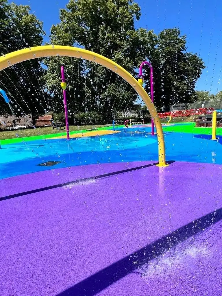 Wallingford Riverside Splash Park and outdoor pool