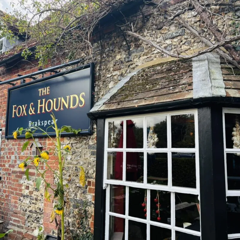 Fox and Hounds, Christmas Common